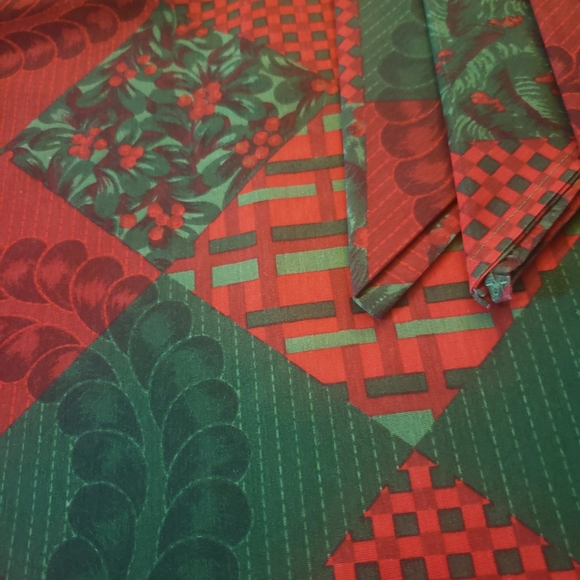 Gorgeous Christmas Table Linens for Extra Large Table - Picture 5 of 8